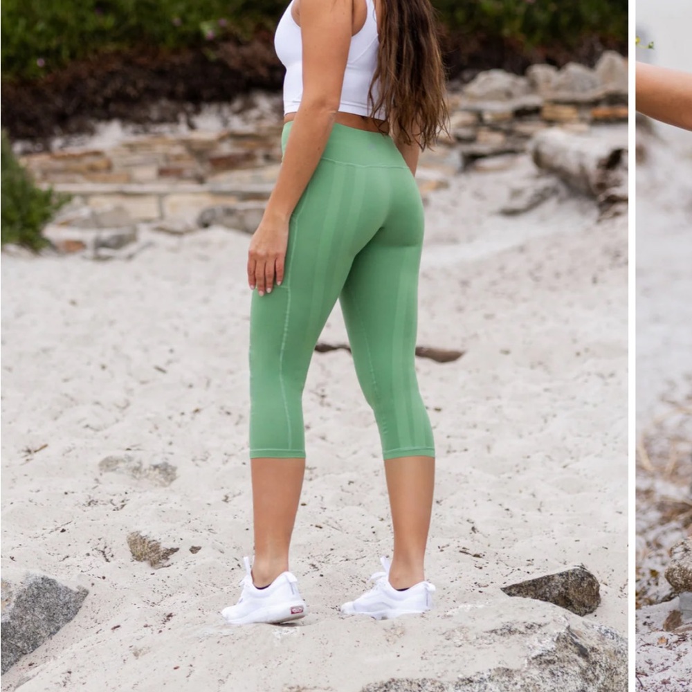 Seamless High-Waist Capri Leggings in Sage Green